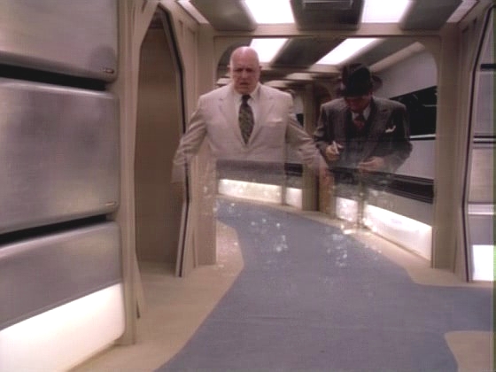 Redblock s Leechem se rozhodli najít předmět sami v Picardově světě. Na chodbě oba zmizí.