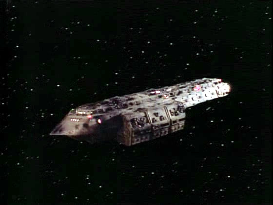 Velmi blízko romulanské Neutrální zóny nachází Enterprise silně poškozenou talarianskou nákladní loď Batris s neprůkaznými známkami života na palubě.