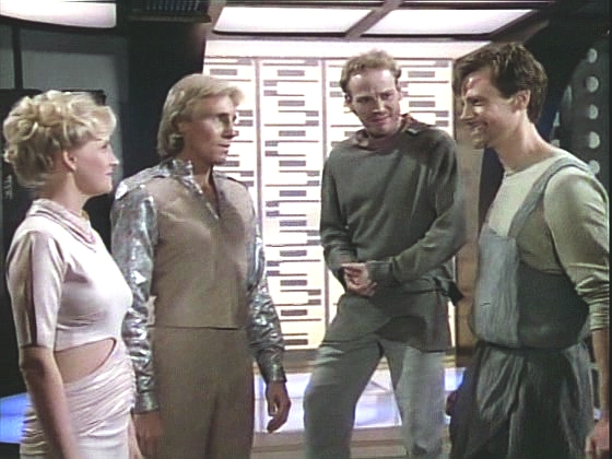 Všichni čtyři spokojení hosté se i s nákladem transportují na Ornaru. Radost jim zkazí Picardovo rozhodnutí nepomoci s opravou ornarské lodi. Dostat se k feliciu už nebude tak snadné.