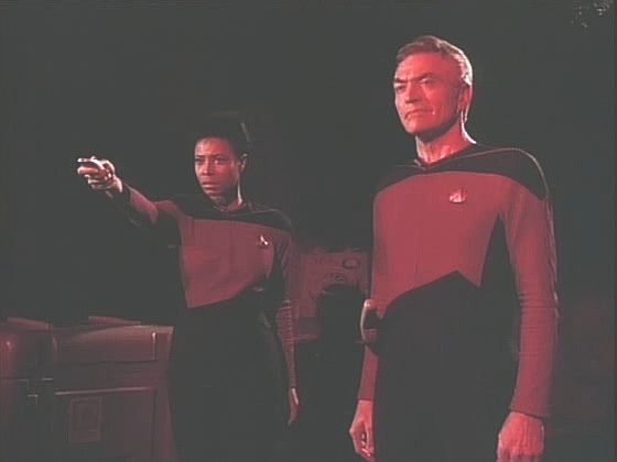 Tam Picarda čekají kapitáni Keel, Rixx a Scottová a informují ho o podezření, že s Hvězdnou flotilou je něco v nepořádku. Indicie: podivné rozkazy, nečekaná povýšení, změněné chování.