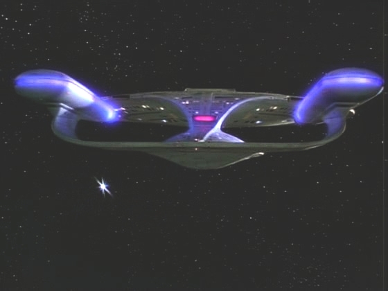 Za Enterprise letí svazek energie, který vnikne do lodi a konečně do Deanny Troi.