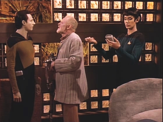 Enterprise byla přivolána ke Gravesworldu, kde žije jeden z největších mozků své doby Ira Graves. Dr. Selar potvrzuje jeho vážný stav: trpí Darnayovou chorobou v posledním stádiu.