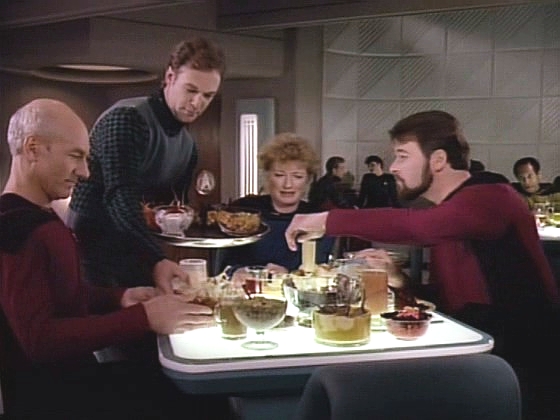 Komandér Riker požádal kapitána, aby byl v rámci této výměny přidělen jako první důstojník na klingonskou loď Pagh. V Přední desítce trénuje klingonskou stravu.