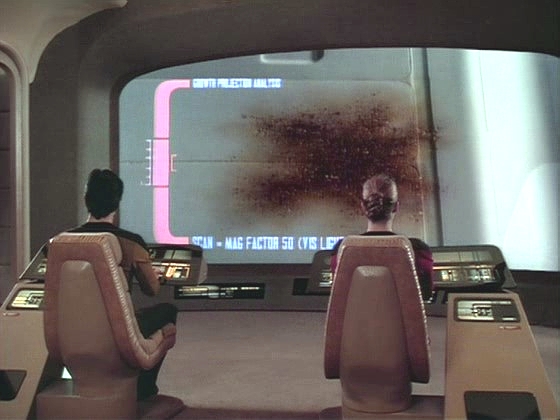 Brzy poté, co se obě lodi rozdělily, zpozorují na Enterprise kolonii mikroorganismů živících se pláštěm lodi. Tehdy Mendon informuje, že totéž viděl na Pagh.