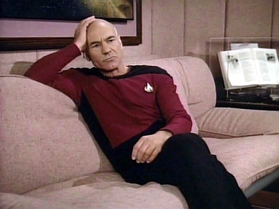 Kapitán Picard váhá, co dělat. Od druhého Picarda nemá žádné informace, přemýšlí, co mohlo raketoplán poslat zpět časem, a nechápe, jak mohl druhý Picard opustit loď v nebezpečí.