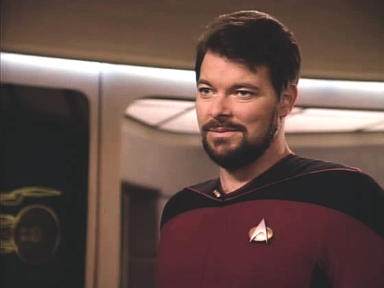 Komandér Riker se rozhodl, že momentálně je pro něj tím nejlepším místem Enterprise. Je potěšen, když vidí, že všichni mají z jeho rozhodnutí radost.
