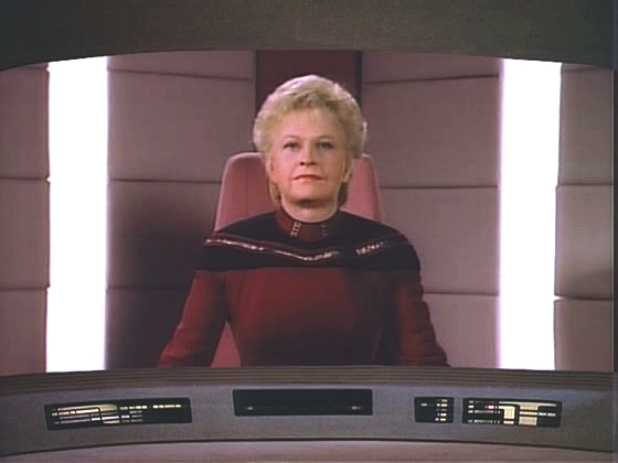 Enterprise kontaktuje admirál Gromeková a v přísně tajné misi ji odvelí na jisté souřadnice, kde má vyzvednout sondu se zvláštním vyslancem Federace.