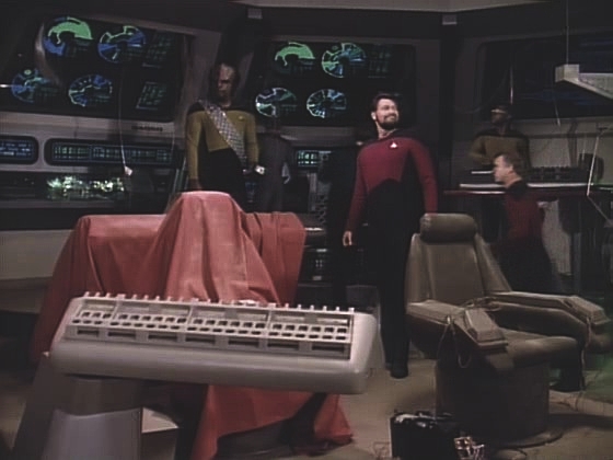 Picard určil kapitánem Hathaway Rikera. Ten si sestavil posádku a nyní má 48 hodin na to, aby loď uvedl do stavu schopného simulovaného boje.