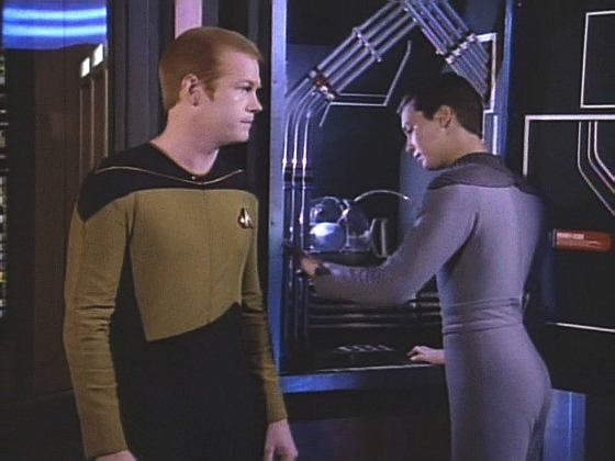 Wesley má trochu antihmoty ve svém pokusu na Enterprise. Kolrami mu dovolí transportovat se a o pokus se postarat a Geordi získává antihmotu. Warp rychlost bude.