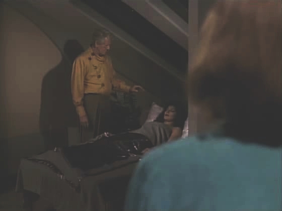 Kevin, trápený výčitkami nad vyhubením celé rasy útočníků, Husnocků, ještě zbavuje Deannu jejího "oslepení" hudbou. Je tak mocný, že ho Picard nechá odejít zpátky na planetu.