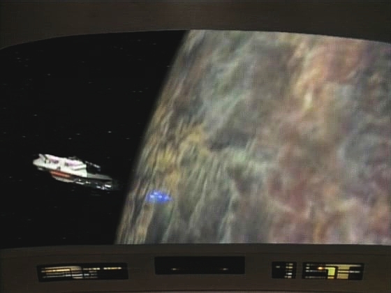 Objevuje se třetí loď, která si nevšímá Enterprise, zato z orbity zničí Kevinův dům. Známky života jsou pryč, ovšem po několika málo hodinách se znovu objevují.