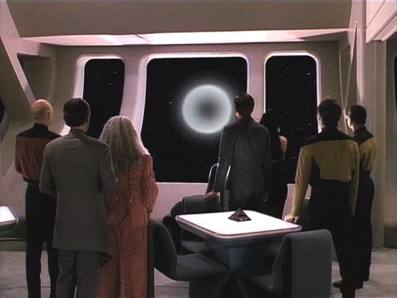 Enterprise hostí vyjednávání o právo využívat barzanskou červí díru, protože Barzan II je pro většinu humanoidních druhů neobyvatelný.