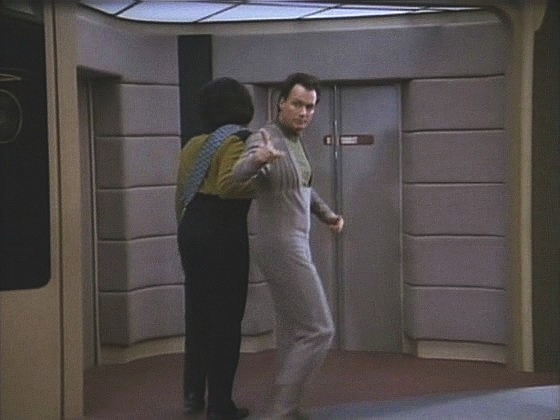 Kapitán příliš nevěří, že Q ztratil svou moc, ale dá rozkaz odvést Q do vězení, což Worf činí s potěšením.