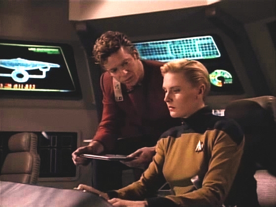 Posádka Enterprise-D pomáhá s opravami. Tasha se sbližuje s kormidelníkem poručíkem Castillem.