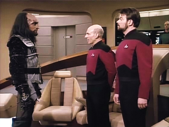 Na Enterprise přišel komandér Kurn a dočasně nastupuje na místo prvního důstojníka.