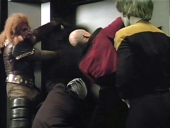 To však už vězňové společnými silami otevřeli dveře, aby zjistili, že za nimi je zeď. Picard vydedukoval, že Haro není vězeň, že je jednou z jejich věznitelů.