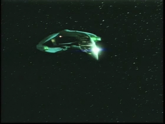 Válečný pták se odmaskuje, několikrát vystřelí na Enterprise a lehce ji poškodí. Romulané letí k Plecháčovi, a když se jim nepodaří navázat konktakt, hodlají ho zničit.