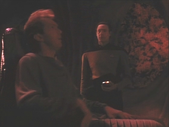 Elbrun přesvědčil kapitána, že s Gomtuuem, jak si Plecháč říká, musí komunikovat přímo. Uvnitř konečně zakouší telepatický klid a odmítne se vrátit.