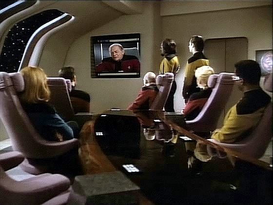 Admirál informuje, že Borgové zničili další základnu. Obrana Federace na ně zdaleka ještě není připravená. Enterprise udělá, co bude moci, aby je zdržela.