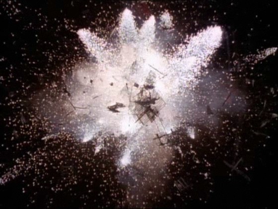 Všichni Borgové regenerují a Země je momentálně zachráněna. Přes námitky, že prozkoumat borgskou krychli by se mohlo hodit, dává Riker rozkaz krychli na orbitě Země zničit.