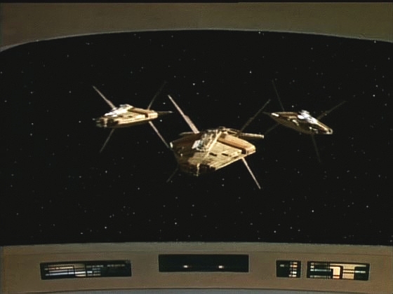 Endar mezitím dal Enterprise ultimatum k navrácení svého syna. Podporují ho dvě válečné lodě a skutečnost, že se Enterprise nachází hluboko v talarianském prostoru.