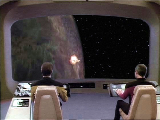 Enterprise přiletěla k Turkaně IV, když zachytila nouzový signál USS Arcos. Loď vidí už jen explodovat, ale zachytí stopy únikového modulu se dvěma muži.