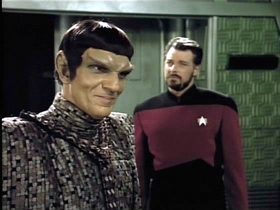 Právě Riker a nikdo jiný musí dokončit jednání s ambasadorem Tomalakem o mírové smlouvě s Romulany.