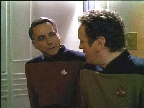 O'Brien se pokouší zachránit Phoenix a Maxwellův život. Ten si uvědomuje, že v dané situaci nemá šanci, a vzdává se Enterprise.