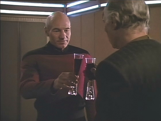 Mirasta přivedla Picarda ke kancléři a ten je připraven vést svůj lid k novým obzorům. Oba muži si připíjejí vzácným vínem z vinice rodu Picardů.
