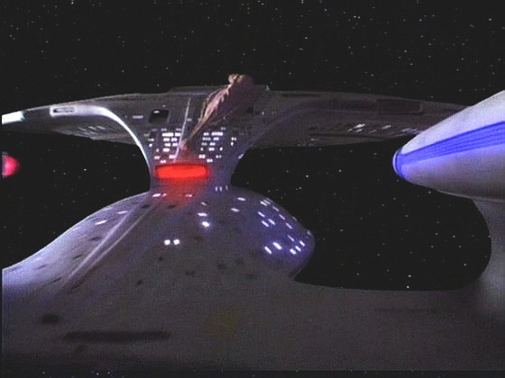 "Junior" považuje Enterprise za svou matku, přichytí se na ní a začíná se krmit její energií.