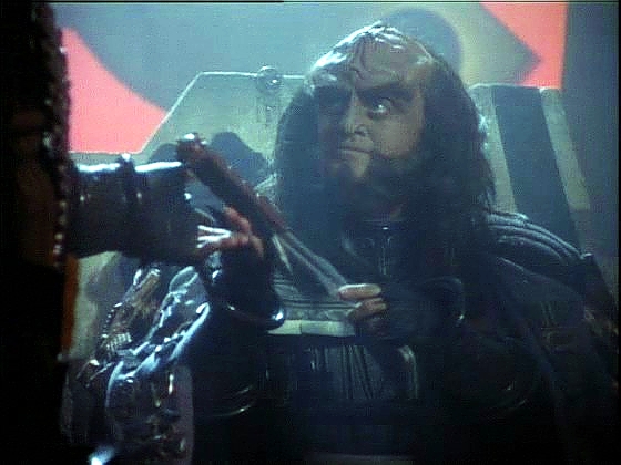 Gowron zvítězil a dává Worfovi život Torala, kterého jeho tety opustily, aby se pomstil za příkoří, které mu Durasova rodina způsobila. Worf Torala ušetří a vrací se k Hvězdné flotile.