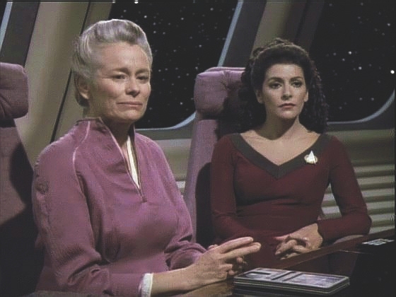 Na Enterprise okamžitě přicestuje dr. Marrová, která výzkumu krystalické entity věnovala celý život. 