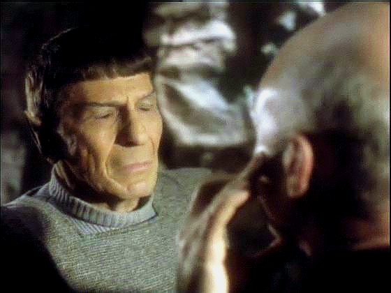 Na Romulu se loučí Picard se Spockem, který se rozhodl zůstat. Splynutím myslí se Spock dostává nyní, když je Sarek mrtev, k otci blíž než za celý život.