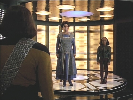 Helena Rozhenko přivedla na Enterprise Alexandra. Worf je v šoku, když se dozví, že s ním má jeho syn zůstat na stálo, protože potřebuje otcovo vedení.