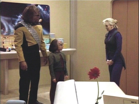 Worf dostane od kapitána osobní volno a vede Alexandra do školy. Při zápisu se nejen Alexander chová nevhodně, ale ukazuje se, že Worf ani neví, kdy se jeho syn narodil.