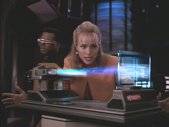 Connor ve vážné situaci dovolí vědkyni Hanně, aby s Geordim na Enterprise hledala řešení. Tím správným je nakonec technologie podobná techonologii VISORu.