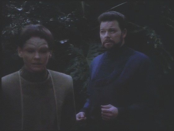Riker a Worf naplánovali záchranu, ale přišli pozdě. Soren se díky psychotektické terapii přestala cítit ženou a Rikerův cit odmítá.