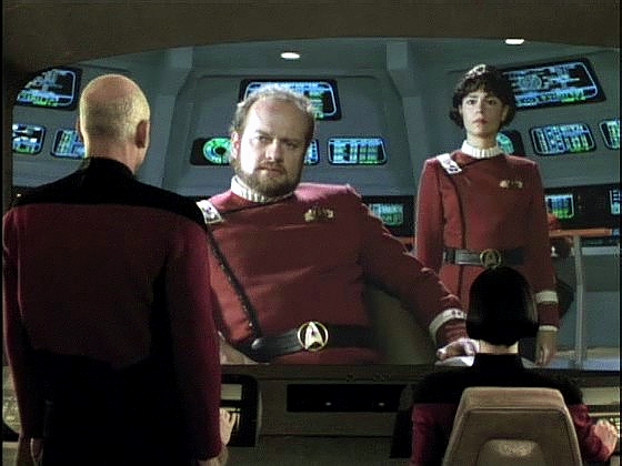 Časová smyčka zmizela a kapitán Bateson z USS Bozeman nabízí Enterprise asistenci. Ještě netuší, jaký šok ho čeká: v časové smyčce strávil 90 let.