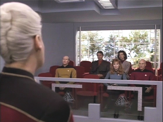 Na Enterprise, která je na cestě na Zem, dorazí zpráva, že Wesleyho tým měl nehodu, při níž jeden kadet zahynul. Nehodu vyšetřuje admirál Brandová.