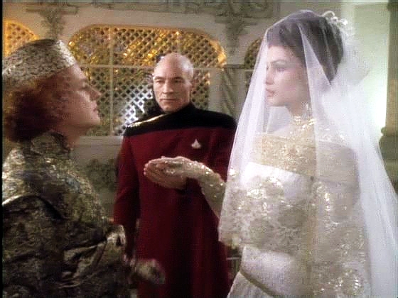 Kamala strávila s Picardem rozhodující chvíle, definitivně se změnila v ženu, jakou by ji chtěl mít on, a zamilovala se do něj. Přesto však dostojí své povinnosti a stane se Aldrikovou ženou.