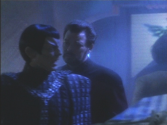 Enterprise přiletěla na pomoc romulanské vědecké lodi, na níž došlo k blíže nespecifikované vážné nehodě. Romulani tvrdí, že testovali nový warp pohon.