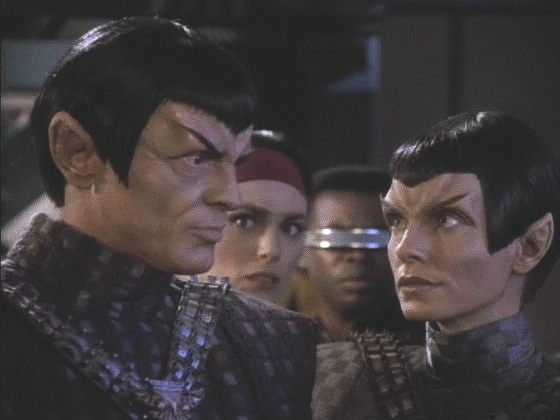 Romulani jsou naoko vstřícní, ale když se členové posádky Enterprise vzdálí, dělají si starosti, jestli nebyl objeven jejich nový typ maskování, který ve skutečnosti testovali.