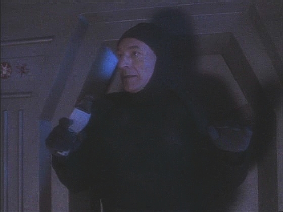 Než stačí utéct, zastavují je Cardassiané. Strhne se přestřelka, při níž se Worfovi a Beverly podaří utéci do tunelů, avšak kapitánovi ne.