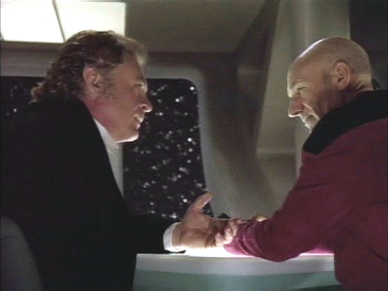 V Přední desítce se Moriarty nadšeně dívá na hvězdy a žádá kapitána, aby svobodu umožnil také jeho lásce Regině, hraběnce Barthalomewové. Picard mu to však rozmlouvá.