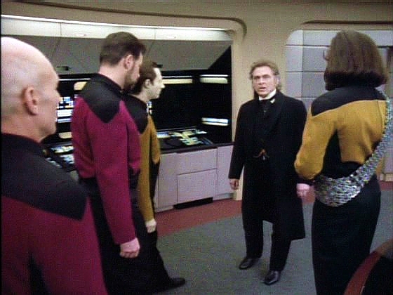 Ovládání lodi na sebe převedl profesor, který vyžaduje, aby z Reginy udělali živou bytost jako z něj. Zbývá pět hodin, než bude Enterprise zničena.