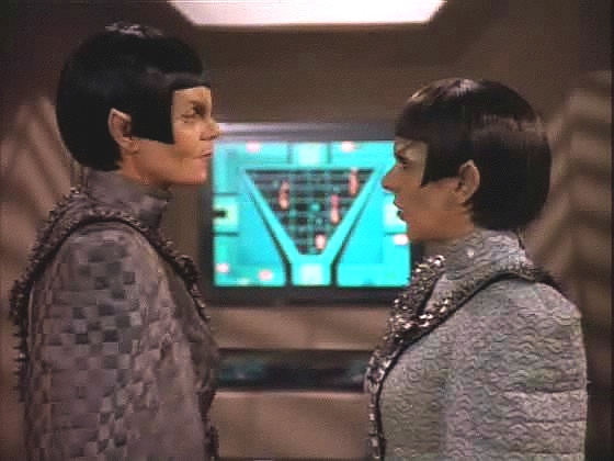Když se Deanna dozví, že má pomoci podzemnímu hnutí Spocka, souhlasí. Komandér Toreth, kapitán Khazary, jí dá jasně najevo, co si o Tal Siaru myslí, ale Deanna se prosadí.