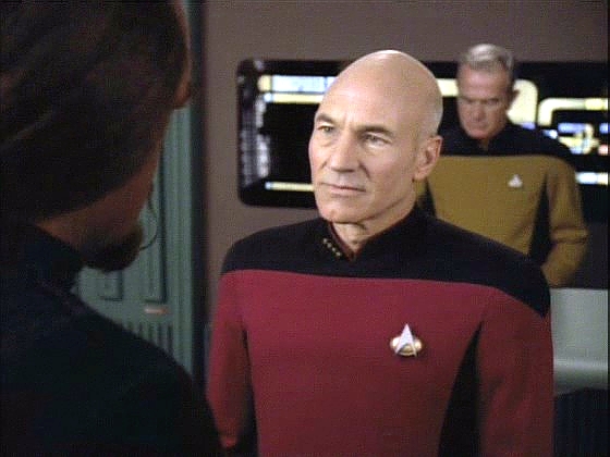 Worf mladé Klingony přivedl na Enterprise. Sděluje, že tato skupina přežila ztroskotání a že Khitomer žádný Klingon nepřežil. Kapitán jeho snahu respektuje.