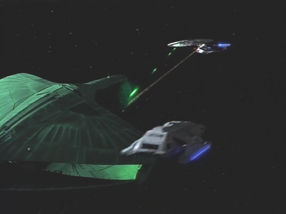 Když Enterprise najdou, je také zamrzlá v čase spolu s romulanskou lodí. Vypadá to jako bojová situace, zároveň ale Enterprise Romulanům přenáší energii.