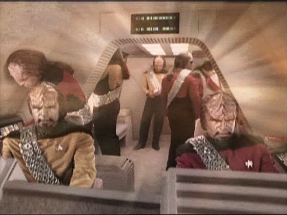 Worf prolétá trhlinou. V jednu chvíli je paluba raketoplánu plná Worfů, pak se ale správný Worf dostane na správnou Enterprise, kde své narozeniny oslaví v soukromí s Deannou.