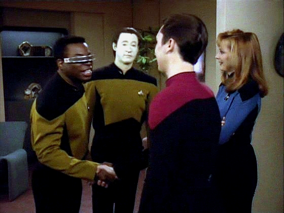 Wesley přiletěl na Enterprise na prázdniny, jeho chování však všechny spíš rozlaďuje: je nepříjemný, náladový, místy vysloveně nepřátelský.